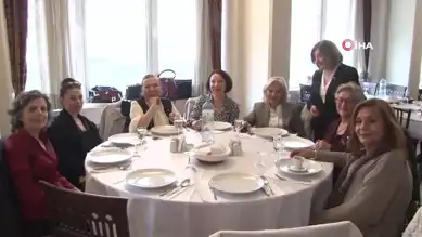 Eski Öğrenciler Öğretmenler Günü'nü Kutladı