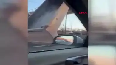 Ankara'da Damperli Kamyon Kazası: Üst Geçit Hasarlı!