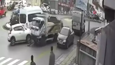 Freni Boşalan Kamyonet 7 Araca Çarptı!