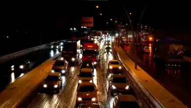 Ankara'da Kar Yağışı Trafiği Felç Etti!