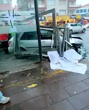 Ankara'da Otobüs Durağı Kazası: 3 Yaralı