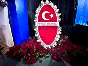 Bahçeli'den AK Parti'ye Özel Çiçek Selamı