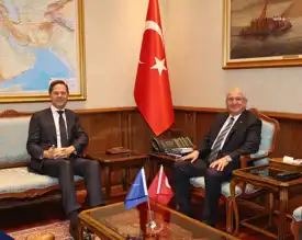 NATO Genel Sekreteri, Türk Bakanıyla Görüştü