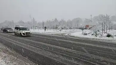 Batı Anadolu'da Kar Yağışı: Ulaşımda Aksama