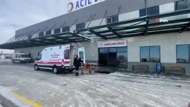 Buzlu Yolda Tır Kazası: İki Kişi Yaralandı