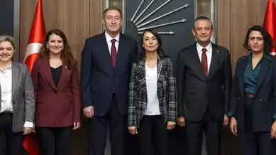 Muhalefet Lideri, Küçük Parti ile Görüştü
