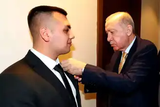 Erdoğan, Adaşına Parti Rozetini Taktı