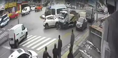 Freni Boşalan Kamyonet 7 Araca Çarptı: Yaralılar Var