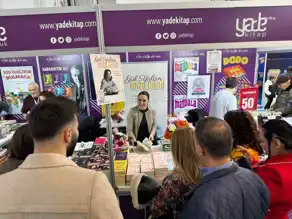 Yazar, Kitap Fuarında Okurlarıyla Buluştu