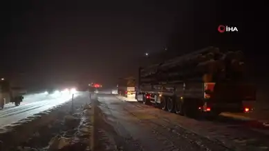 Ilgaz Dağı'nda Yoğun Kar Yağışı Trafiği Felç Etti