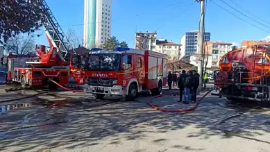 Kahramankazan'da 7 Katlı Bina Yanıyor!