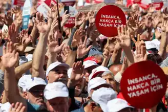 Emekçiler 'Geçinemiyoruz' Diye Meydanda!