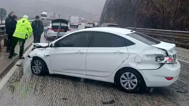 Kırıkkale'de Yağmurlu Havada Trafik Kazası: 3 Yaralı