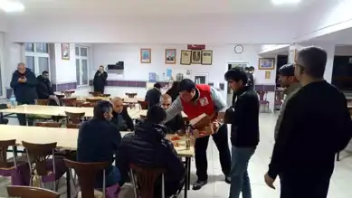 Kış Fırtınasında Mahsur Kalanlara Kızılay'dan Yardım Eli