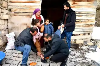 Polis Şahin'den 300 Çocuğa Kışlık Yardım