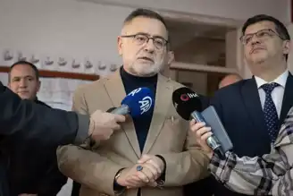 Vakıf, Öğrencilere Kutsal Kitap Dağıttı