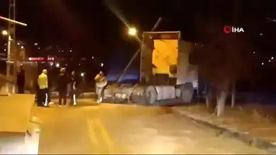 Elmadağ'da Tır Kazası: Telefon Direği Devrildi!