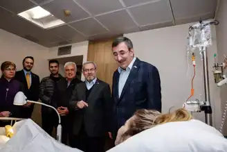 Yüksek Rütbeli Yetkili, Hastayı Ziyaret Etti