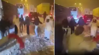 Kar Yağışında Yolda Kalanlar Halay Çekti!