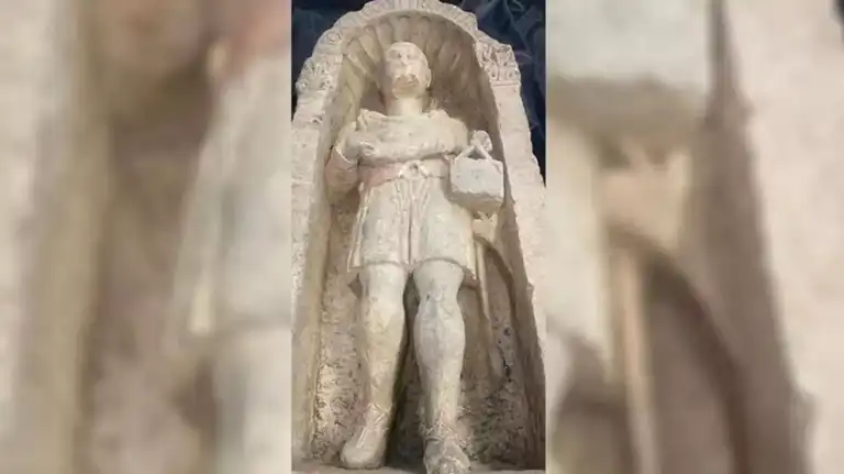 Binlerce Yıllık Mezar Taşı Bulundu!