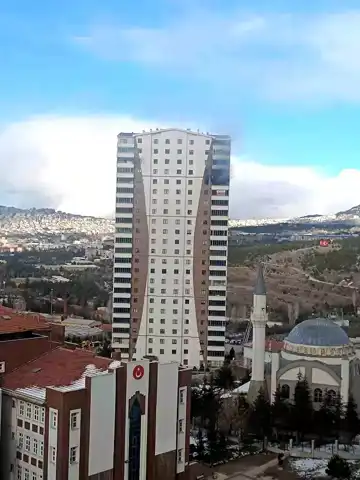 Ankara Mamak'ta 22 Katlı Bina Yandı!