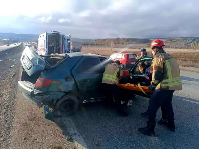 Ankara Elmadağ'da Araç Kazası: Sürücü Yaralı