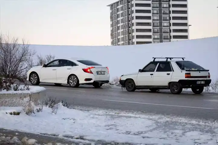 Ankara'da Buzlanma Felaketi: Yollarda Kaos!
