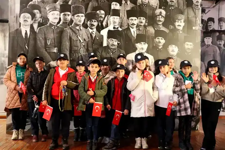 Ankara'da Öğrenciler MKE Müzesi'ni Gezdi