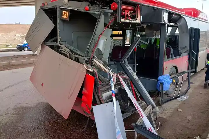 Ankara'da Tır-Otobüs Kazası: 1 Ölü, 1 Yaralı