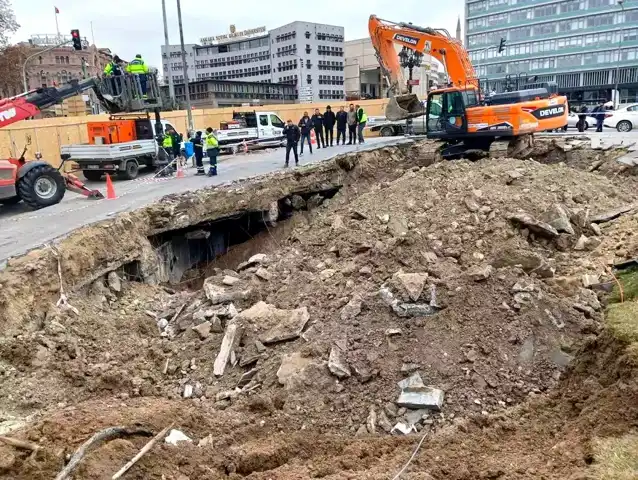 Ulus Meydanı'nda Göçük! Kimse Yaralanmadı