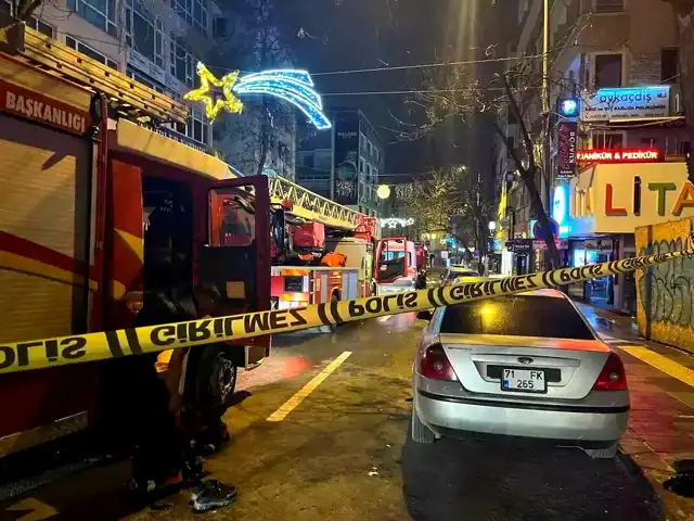 Çankaya'da Bina Yangını: 3 Yaralı, 6 Dumandan Etkilendi