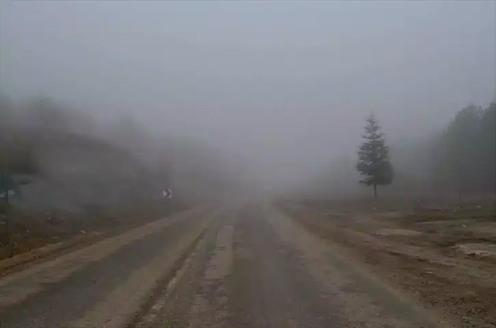 Çankırı-Ankara Yolu Sisle Kaplandı! Ulaşım Zorlaştı