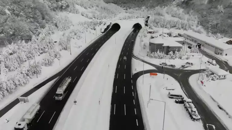 Bolu Dağı'nda Kar Temizliği: Yol Kapanacak!