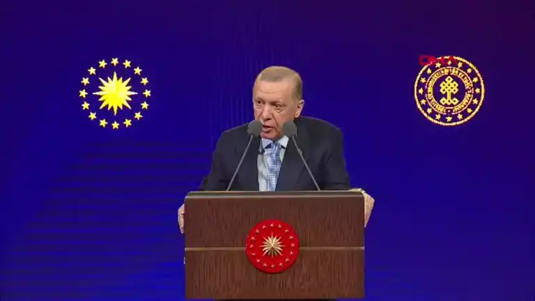 Devlet Lideri ve Bakan, Ödül Töreni'nde Konuştu