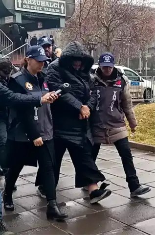 Hakim Kılığına Girmiş Dolandırıcı Çift Yakalandı