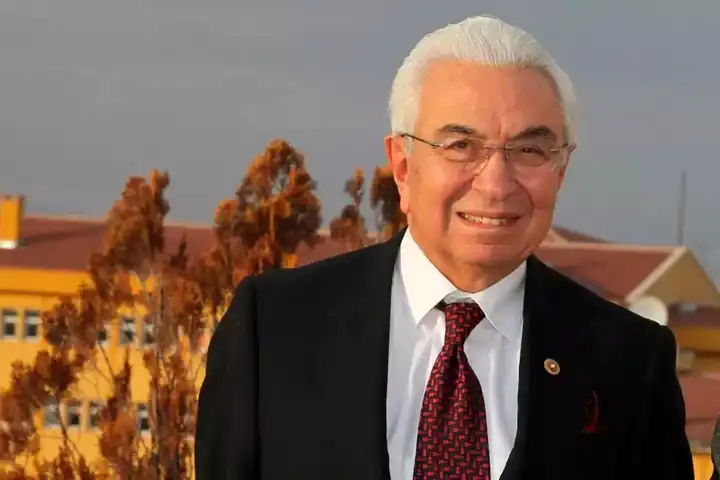 Eski Bakan Nahit Menteşe Vefat Etti