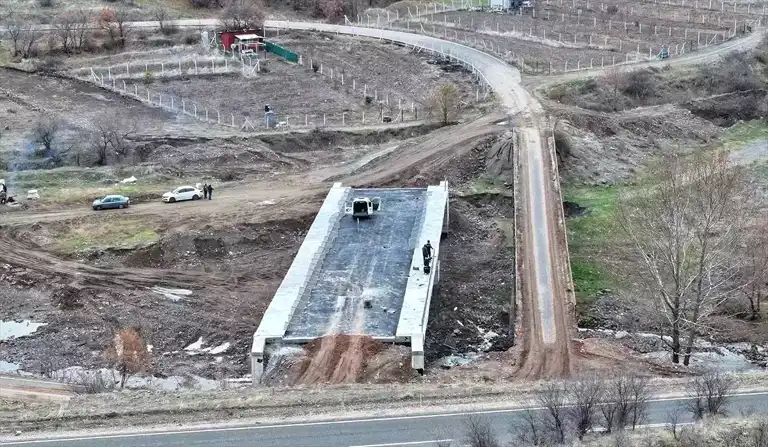 Yeni Köprü İnşaatı Güdül'de Devam Ediyor
