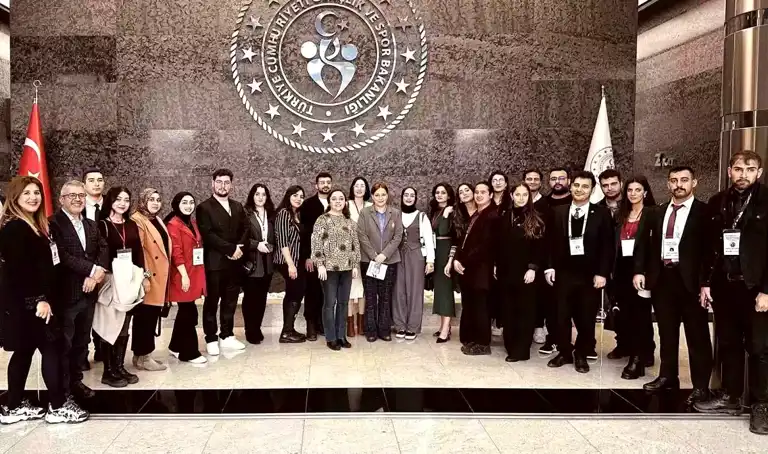Gençlerin Kariyer Zirvesi: Geleceğin İş Dünyası Tartışıldı