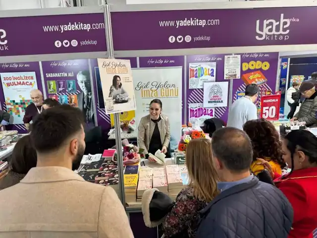 Yazar, Kitap Fuarında Okurlarıyla Buluştu