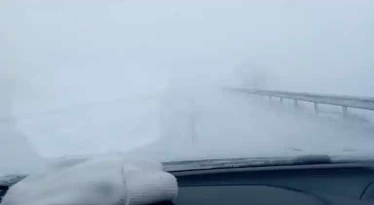 Şiddetli Kar Yağışı Yolları Kapattı!