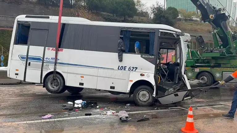 Midibüs Kazası: 1 Ölü, 7 Yaralı