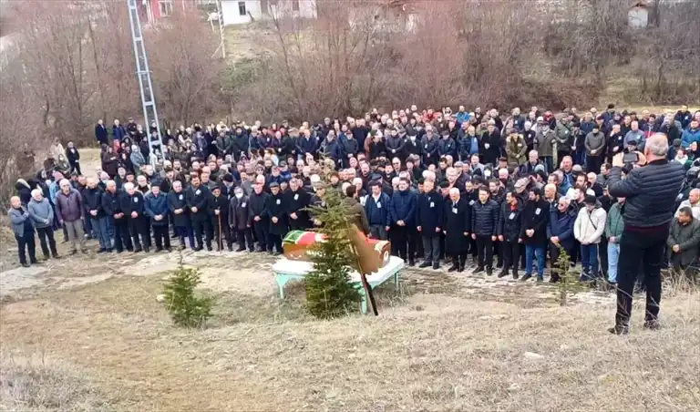 Mamak'ta Kazada Ölen İşçi Çorum'da Toprağa Verildi