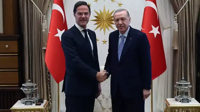 NATO Lideri'nin Ankara Ziyareti: İkna Girişimi mi?