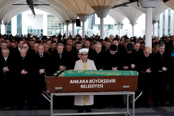 Orgeneral Bayraktaroğlu'nun Annesi Vefat Etti