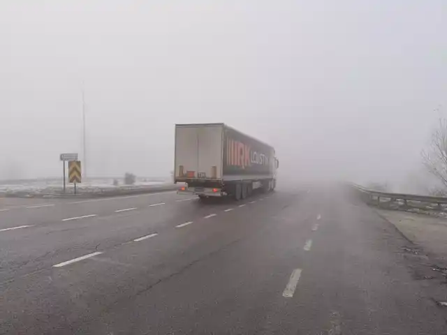 Sis, Karayolunda Trafiği Etkiliyor