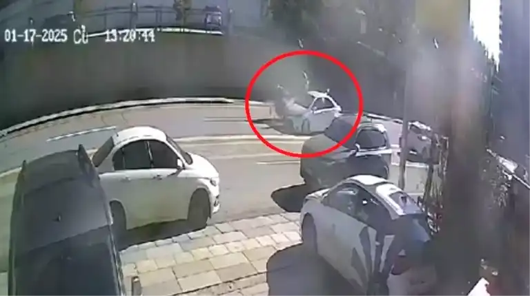 Motokurye Kazada Hayatını Kaybetti