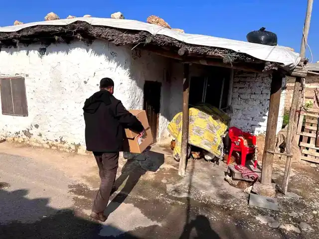 Polis Memuru'ndan 100 Bin Aileye Yardım Eli