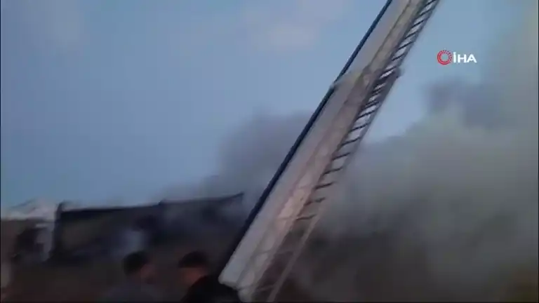 Sanayi Bölgesinde Çatı Yangını!