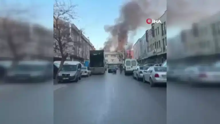 Sanayi Bölgesinde Çatı Yangını Paniği
