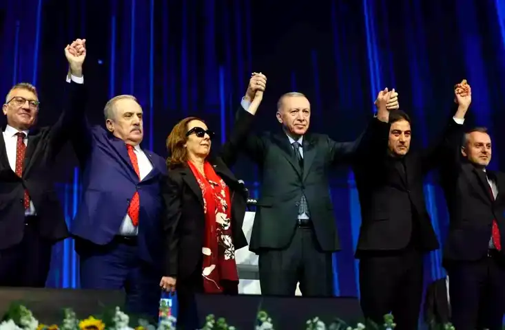 İYİ Parti ve Gelecek'ten Vekiller AK Parti'ye Geçti